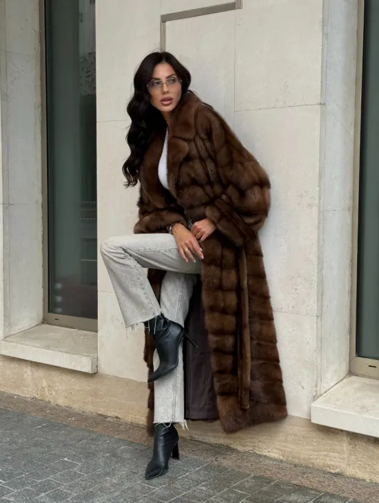 Норковая шуба в цвете соболь с английским воротником