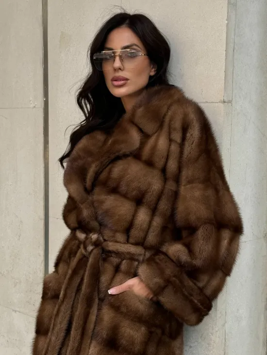 Норковая шуба в цвете соболь с английским воротником