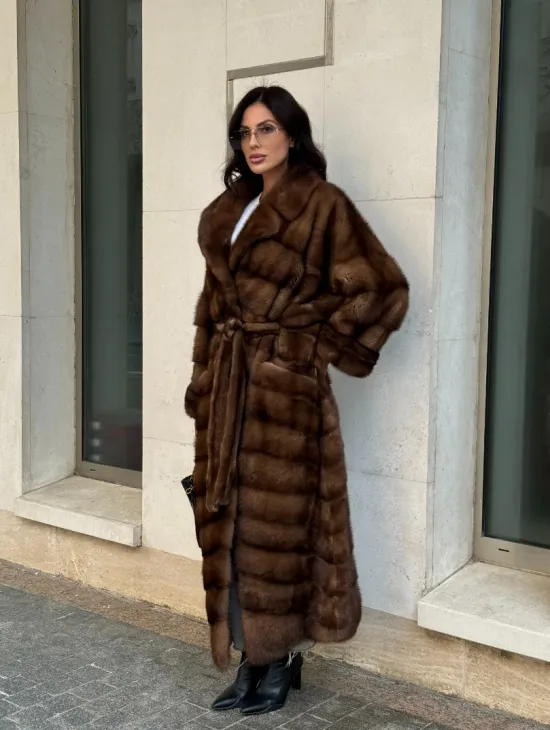 Норковая шуба в цвете соболь с английским воротником