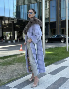 Удлиненная голубая норковая шуба с капюшоном из куницы