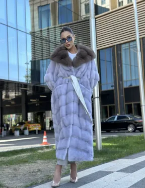 Удлиненная голубая норковая шуба с капюшоном из куницы