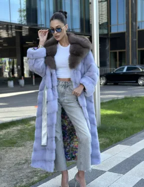 Удлиненная голубая норковая шуба с капюшоном из куницы