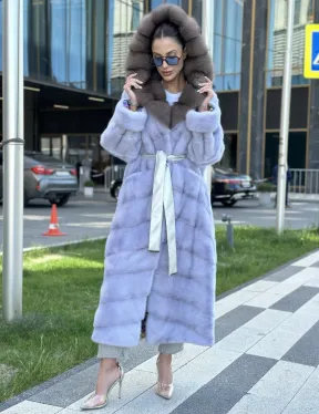 Удлиненная голубая норковая шуба с капюшоном из куницы