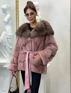 Норковое пончо с капюшоном из куницы в цвете пудра