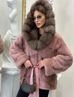 Норковое пончо с капюшоном из куницы в цвете пудра