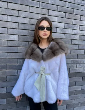 Белое норковое пончо с капюшоном из куницы