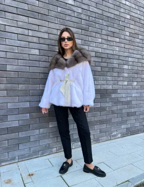 Белое норковое пончо с капюшоном из куницы