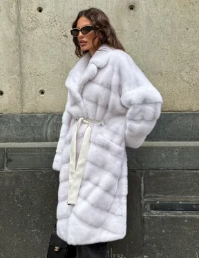 Белая норковая шуба с английским воротником