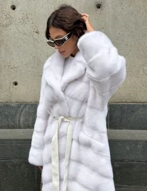 Белая норковая шуба с английским воротником
