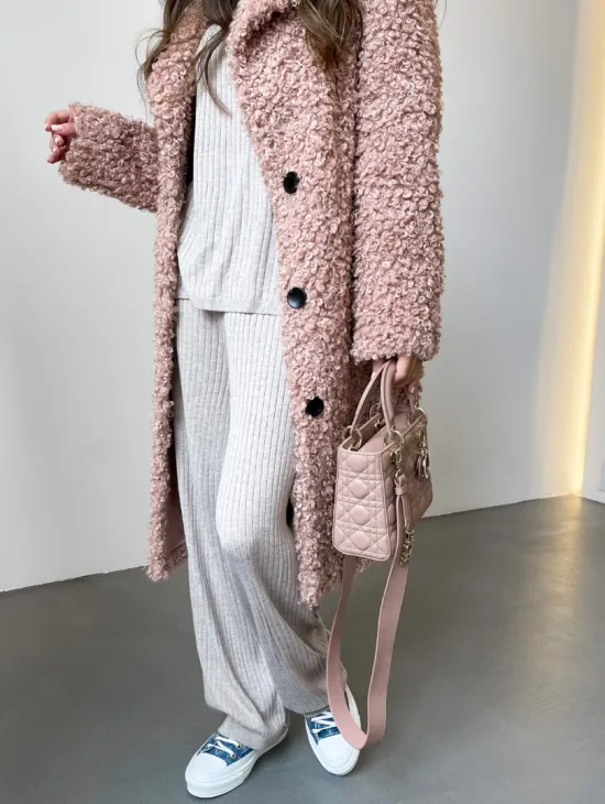 Шуба из экомеха в цвете пудра