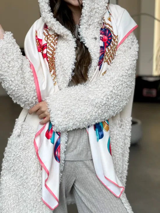 Шуба оверсайз из экомеха с капюшоном