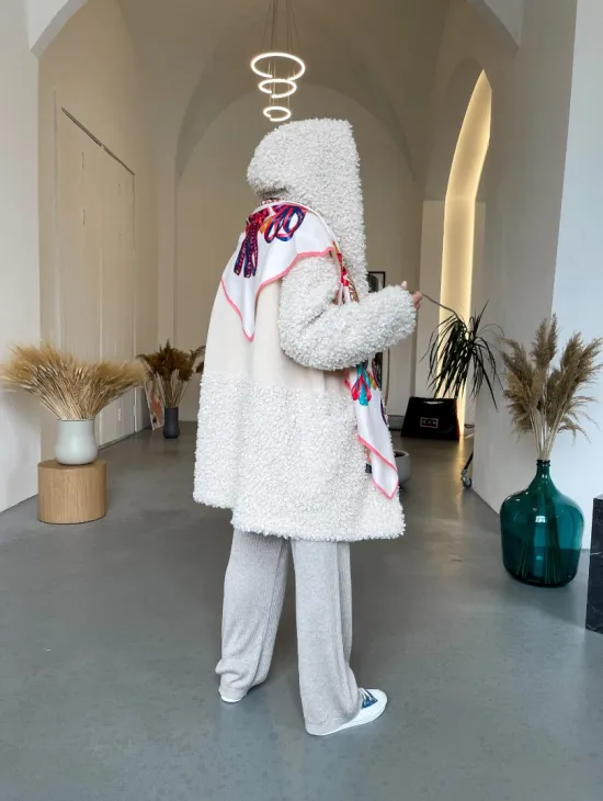 Шуба оверсайз из экомеха с капюшоном