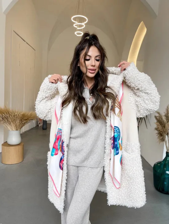 Шуба оверсайз из экомеха с капюшоном