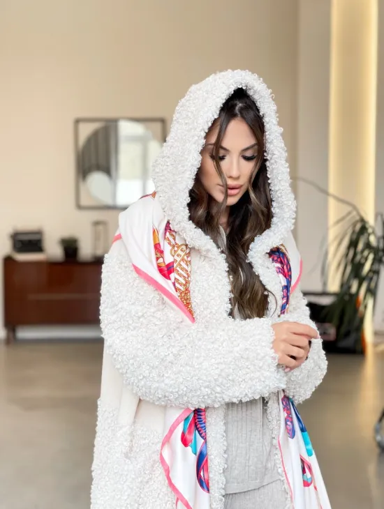 Шуба оверсайз из экомеха с капюшоном