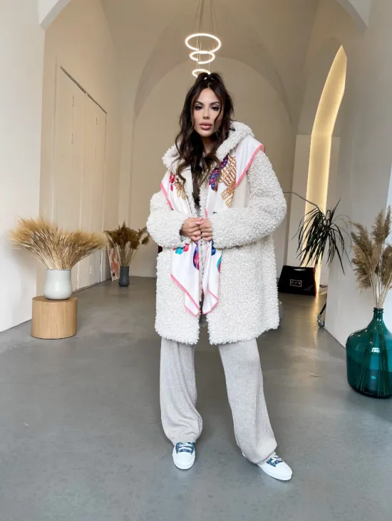 Шуба оверсайз из экомеха с капюшоном