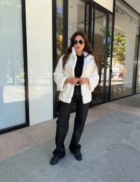 Белая короткая норковая шуба