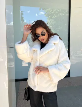 Белая короткая норковая шуба