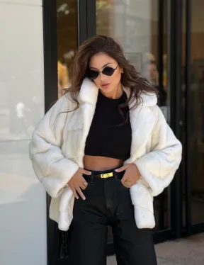 Белая короткая норковая шуба