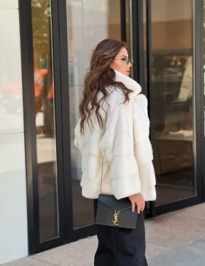 Белая короткая норковая шуба