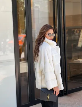 Белая короткая норковая шуба