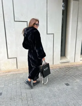 Шуба из норки Velvet с капюшоном в черном цвете