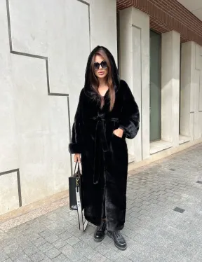 Шуба из норки Velvet с капюшоном в черном цвете