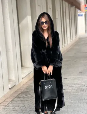 Шуба из норки Velvet с капюшоном в черном цвете