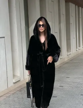 Шуба из норки Velvet с капюшоном в черном цвете