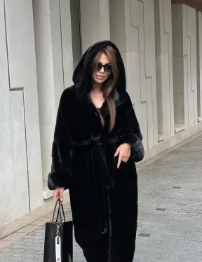 Шуба из норки Velvet с капюшоном в черном цвете