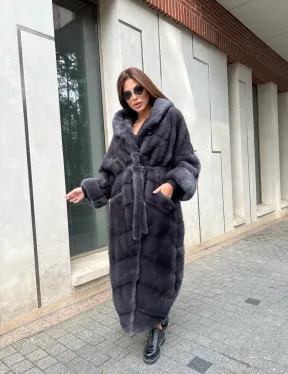 Удлиненная норковая шуба с капюшоном в цвете графит
