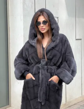 Удлиненная норковая шуба с капюшоном в цвете графит