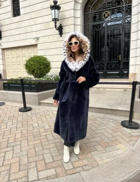 Шуба из аукционной норки с капюшоном из меха рыси