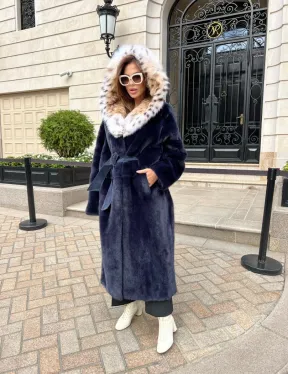 Шуба из аукционной норки с капюшоном из меха рыси