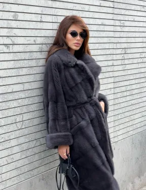 Удлиненная шуба из норки в цвете графит