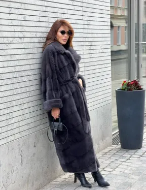 Удлиненная шуба из норки в цвете графит