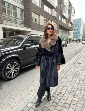 Черная шуба из аукционной норки с воротником из куницы- кимоно