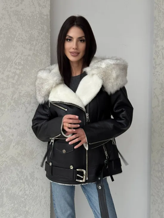 Черная куртка дубленка с капюшоном