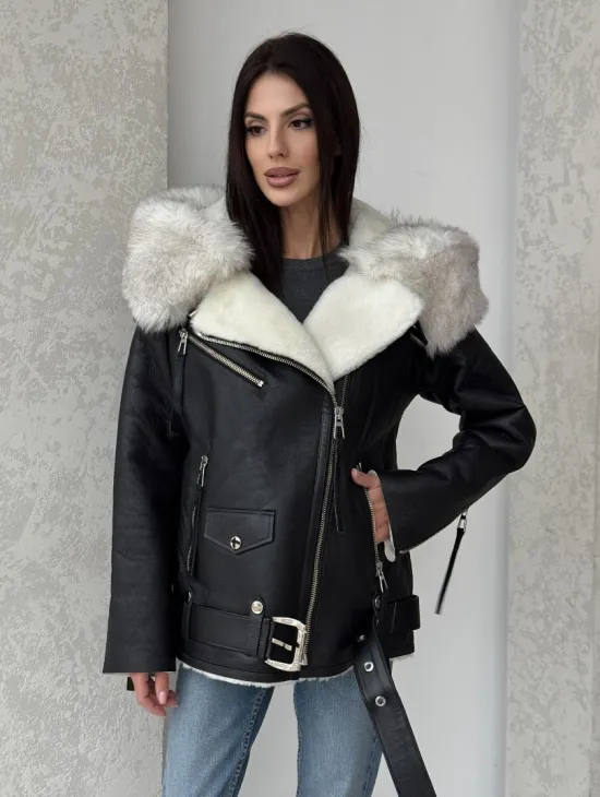 Черная куртка дубленка с капюшоном