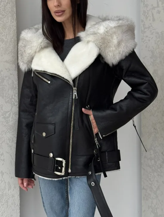 Черная куртка дубленка с капюшоном