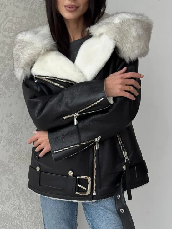 Черная куртка дубленка с капюшоном