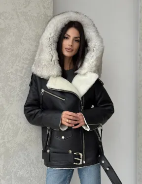 Черная куртка дубленка с капюшоном