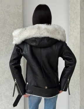 Черная куртка дубленка с капюшоном