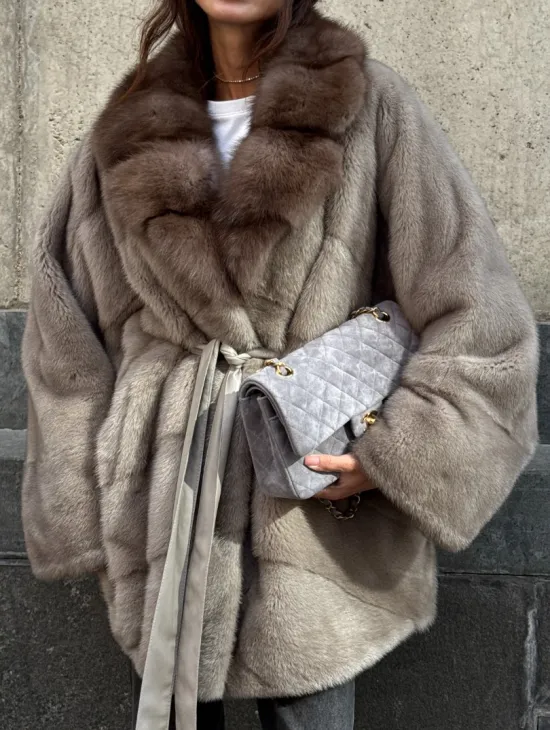 Полушубок норковый с воротником из куницы - фасон летуча мышь