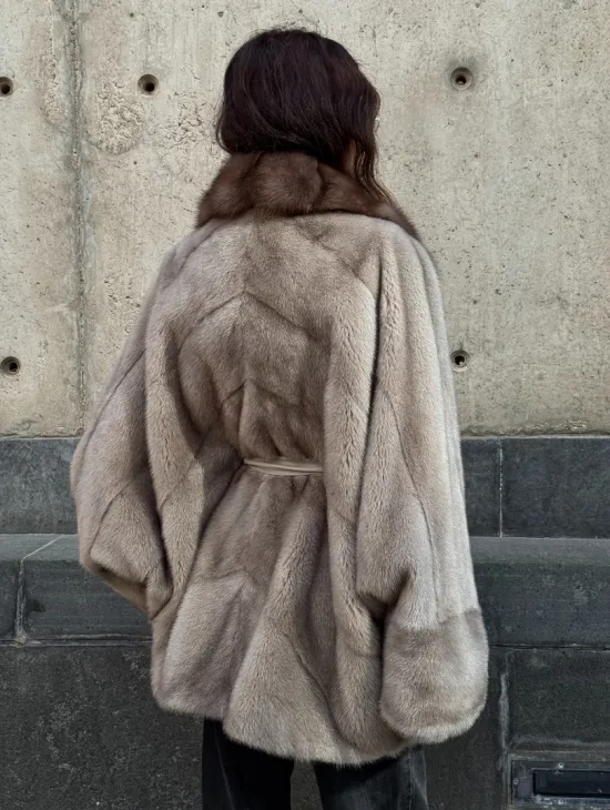 Полушубок норковый с воротником из куницы - фасон летуча мышь