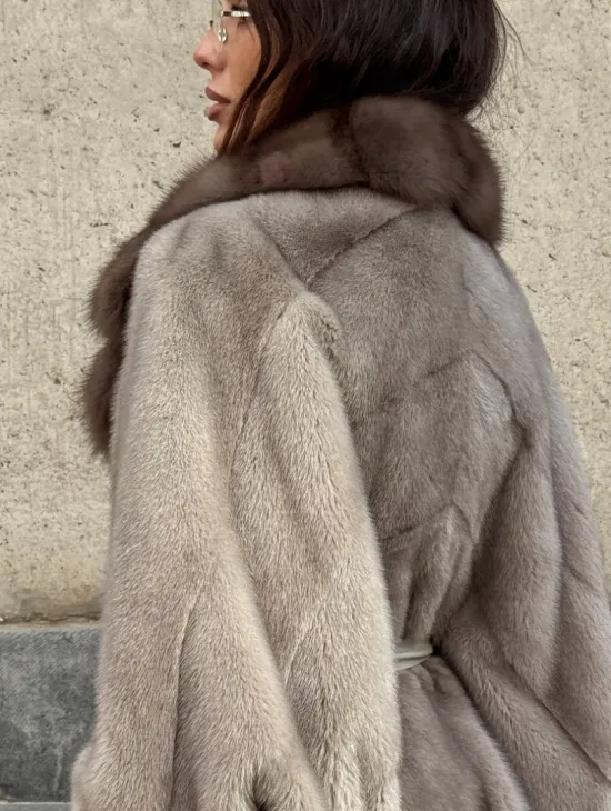 Полушубок норковый с воротником из куницы - фасон летуча мышь