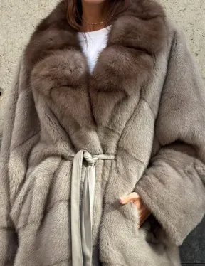 Полушубок норковый с воротником из куницы - фасон летучая мышь