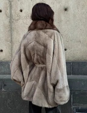 Полушубок норковый с воротником из куницы - фасон летучая мышь