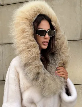 Белая норковая шуба с меховым капюшоном из рыси