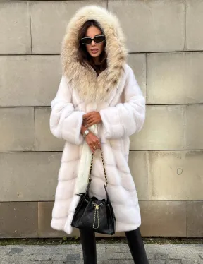 Белая норковая шуба с меховым капюшоном из рыси