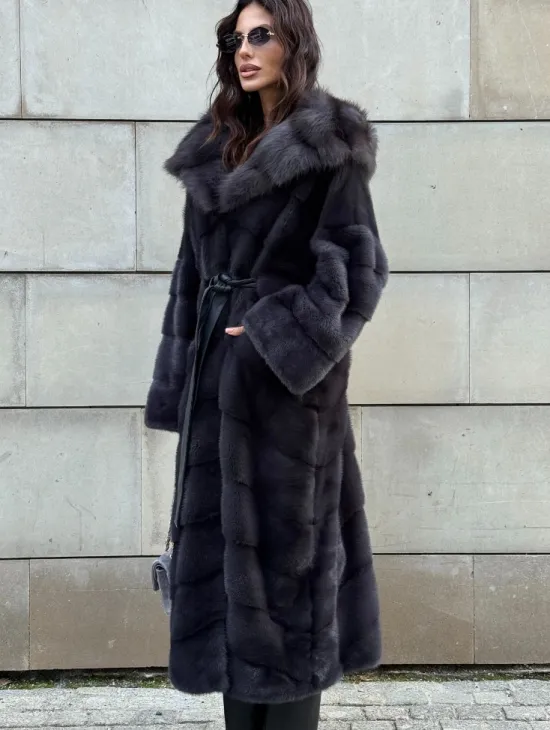 Норковая шуба в цвете графит с капюшоном из куницы